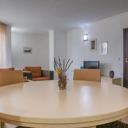 Apart Stenata 3* פמפורובו